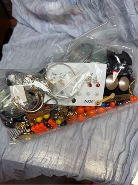 👍50%off Vintage 6 pounds Jewelry Bundle   lot C